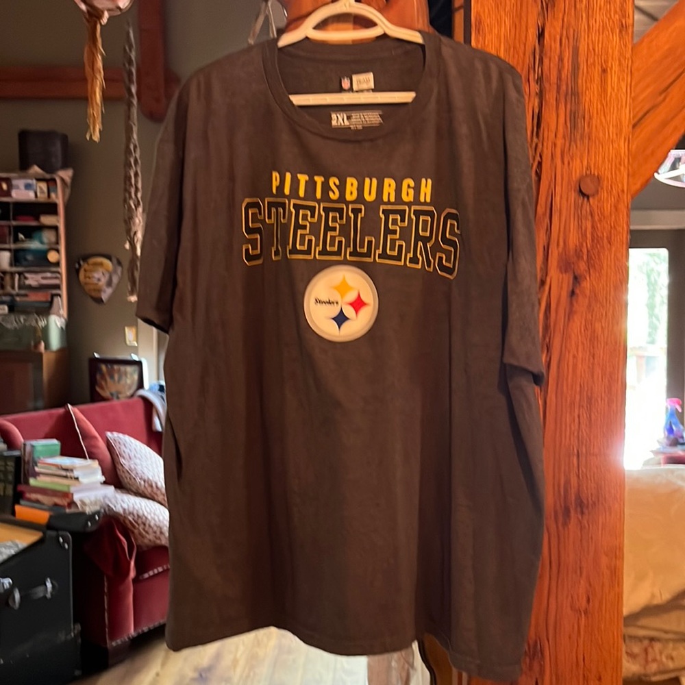 Pittsburgh Steelers T-shirt by NFL Team Apparel in XXL.   Ring Spun Soft
